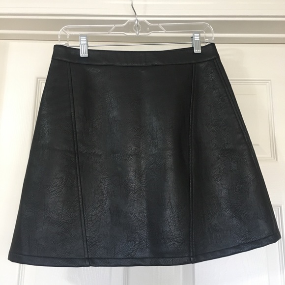 Zara Basic Leather Skirt😎 Size Medium - Picture 3 of 5